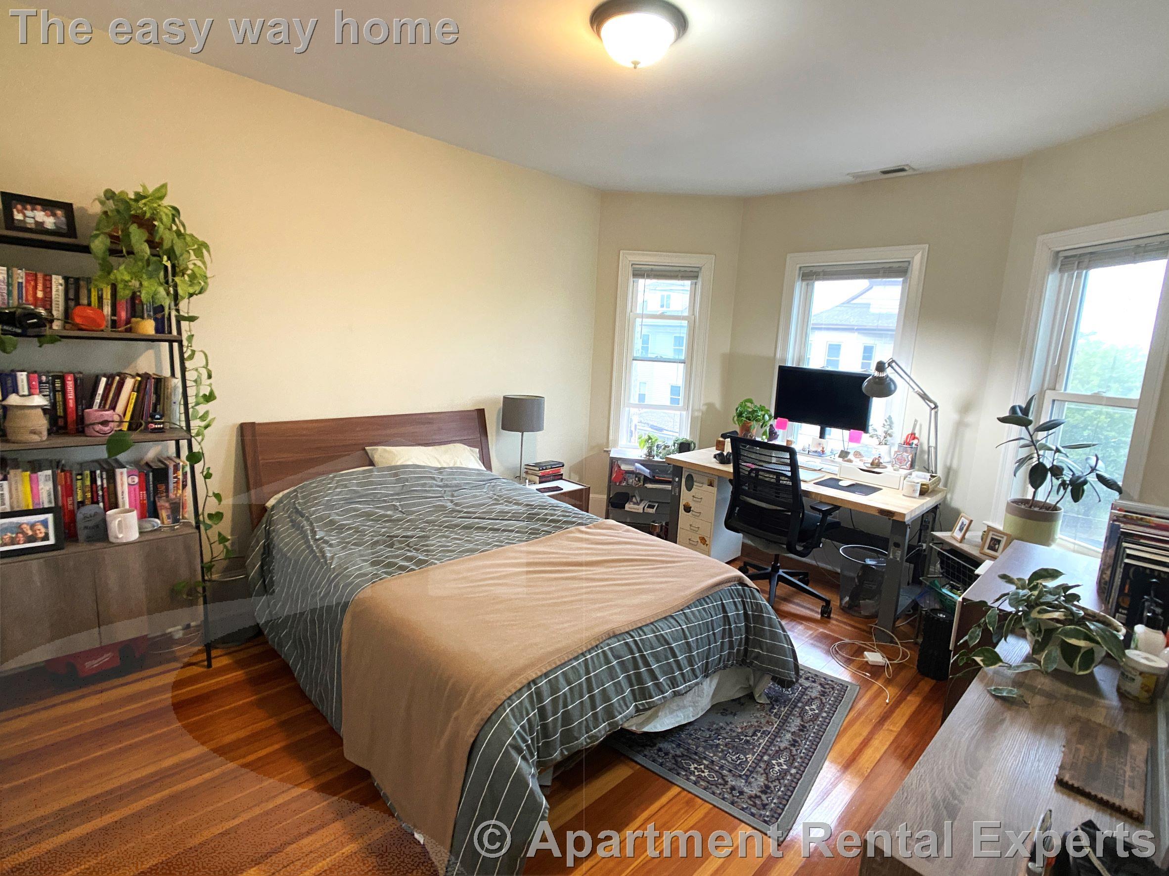 23 Willard Ave, Tufts