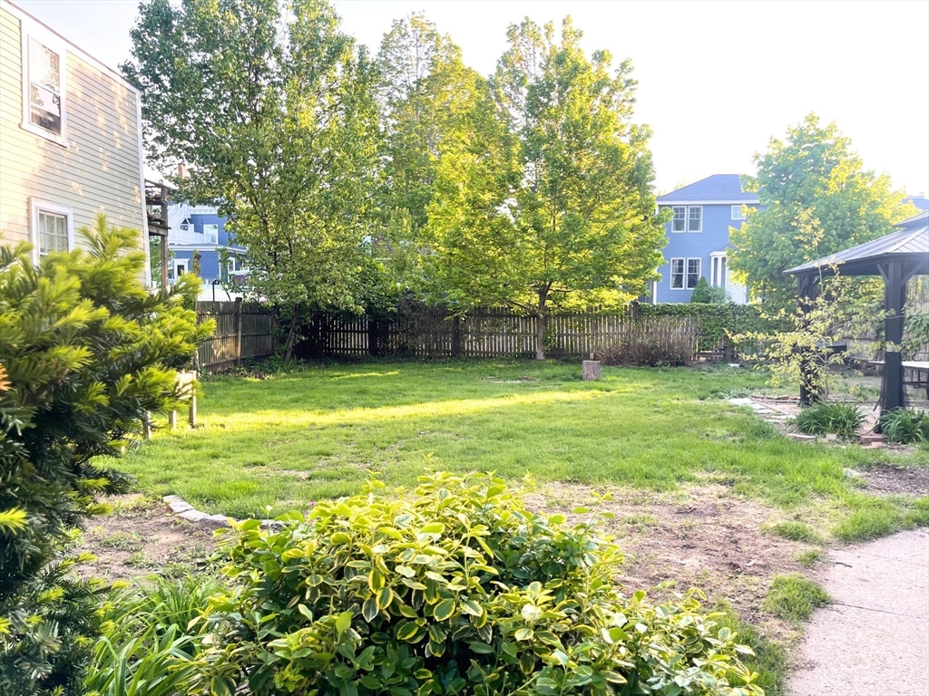 20 Pleasant St, Salem