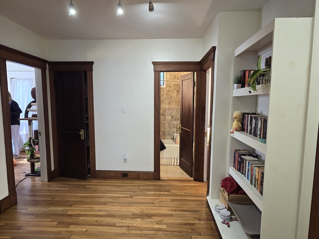 38 Hillside St, Mission Hill