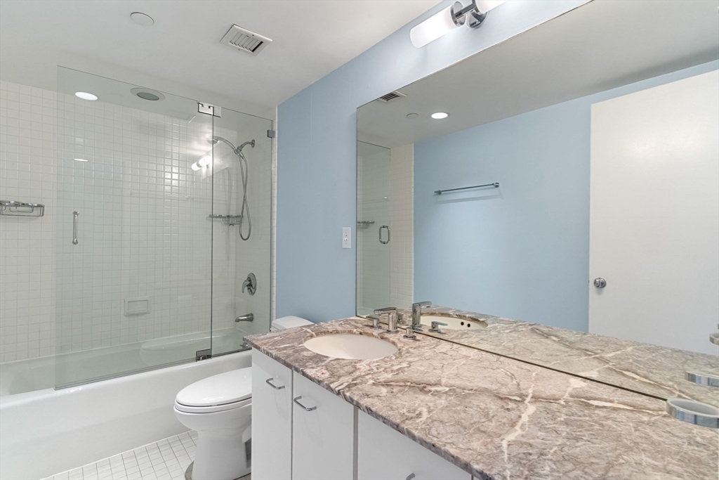 975 Memorial Dr, Harvard Square