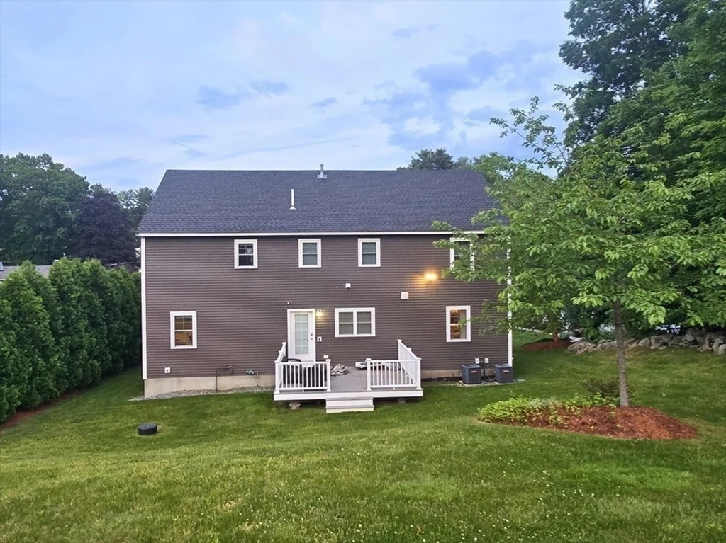 34 Fieldstone Dr, Burlington