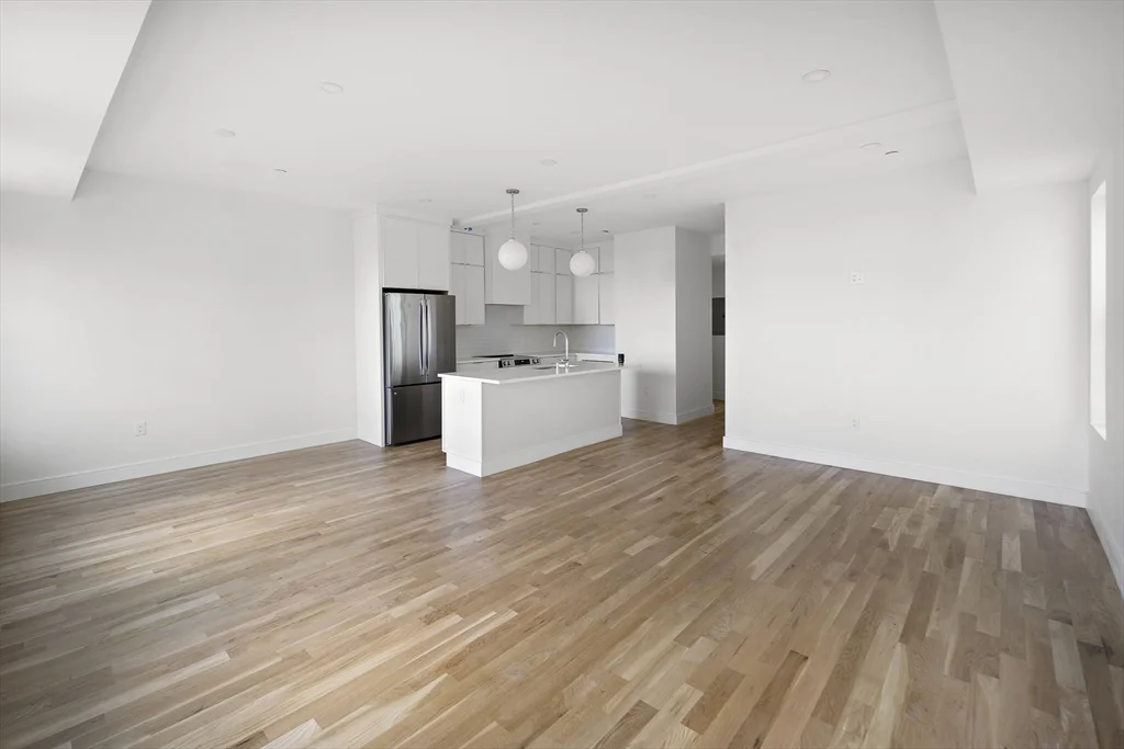 298 Maverick St, East Boston