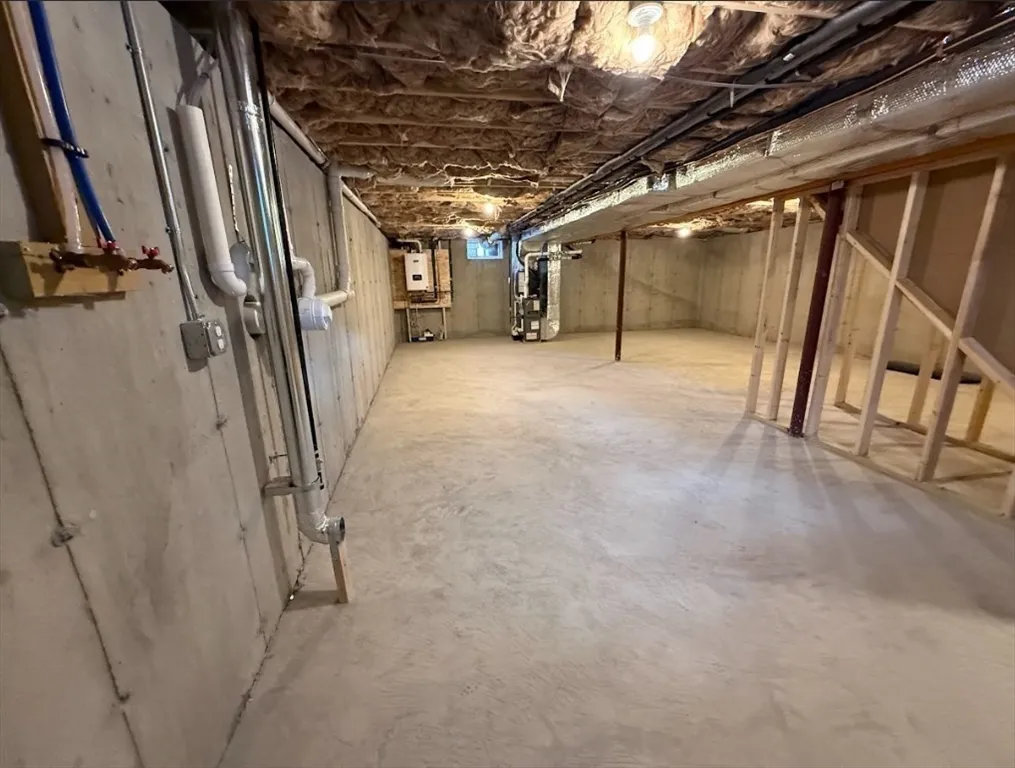 265 Dunstable Rd, Tyngsborough