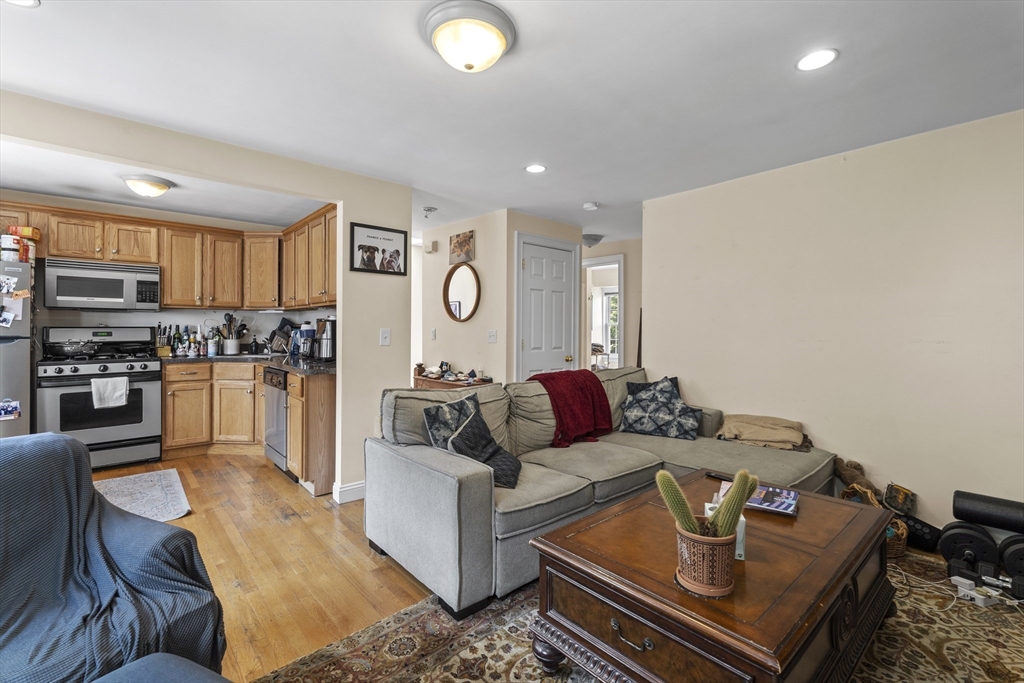 16 Gates St, South Boston