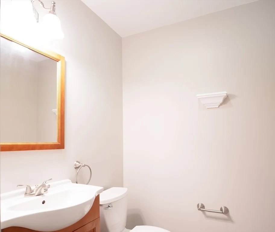 1083 Main St, Walpole