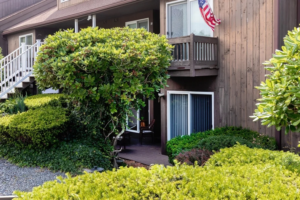 24 Ships View Ter, Buzzards Bay