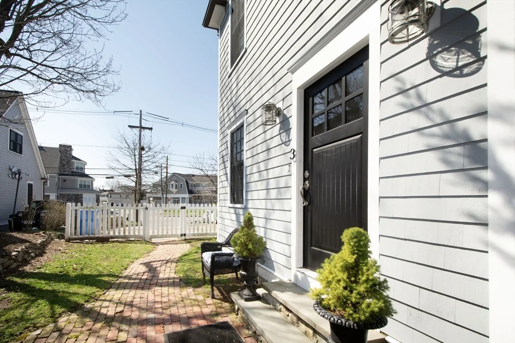108-110 Elm St, Cohasset