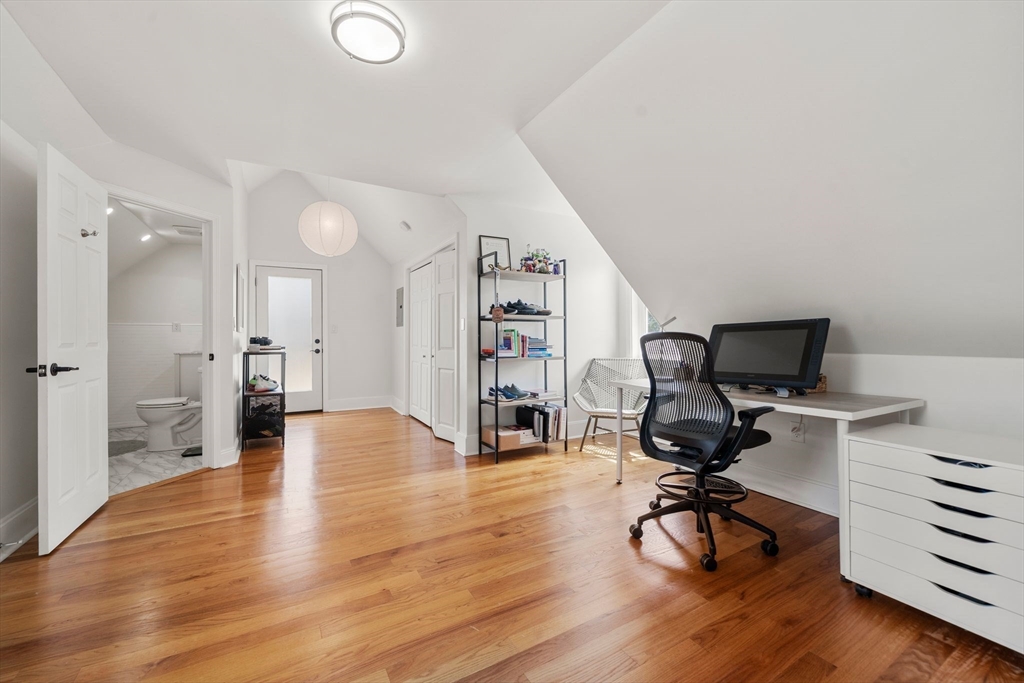 62 Park Ave, Winthrop