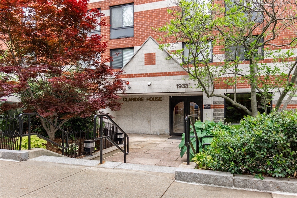 1933 Commonwealth Ave, Brighton