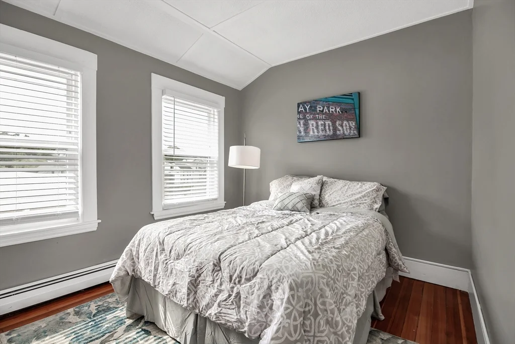 553 Main St, Medford