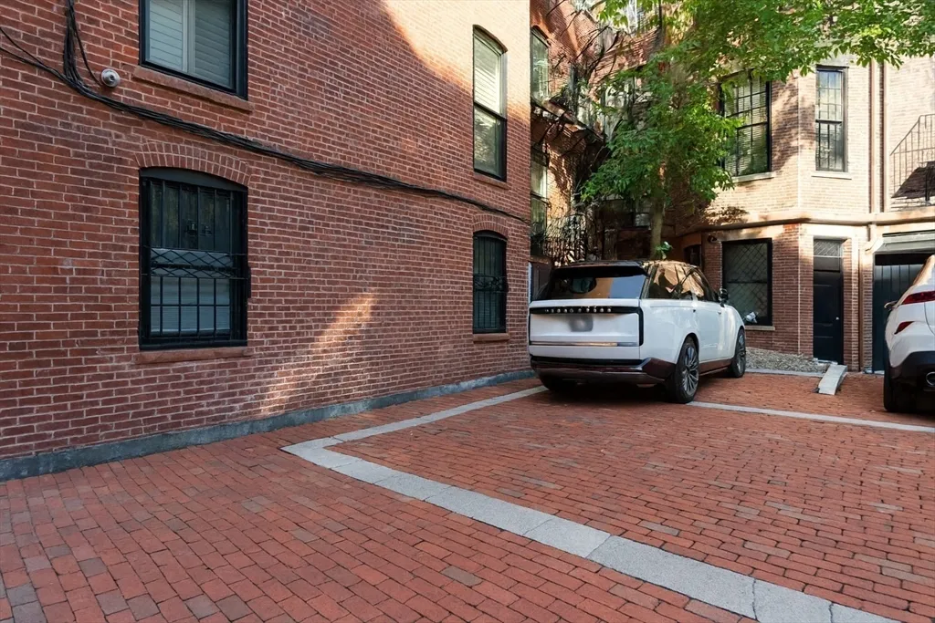 288 Commonwealth Ave, Back Bay