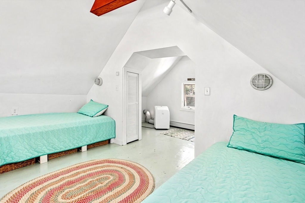 17 Musquashicut Ave, Minot