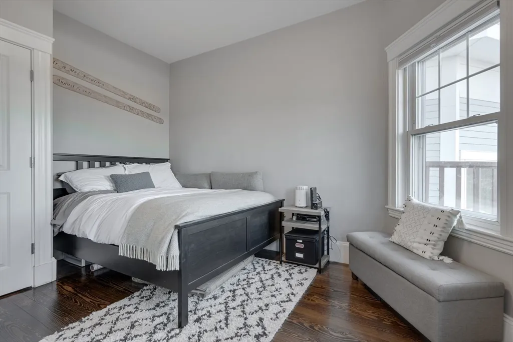 41 Farragut Rd, South Boston