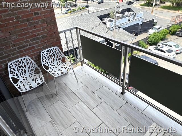 881 Broadway, Everett