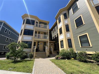 90 Holland St, Davis Square