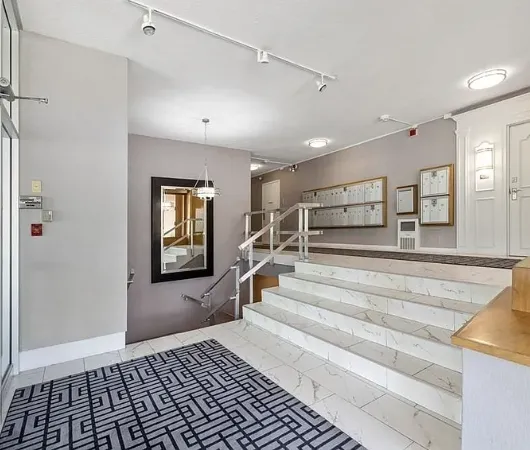 20 Hammond Pond Pkwa, Chestnut Hill