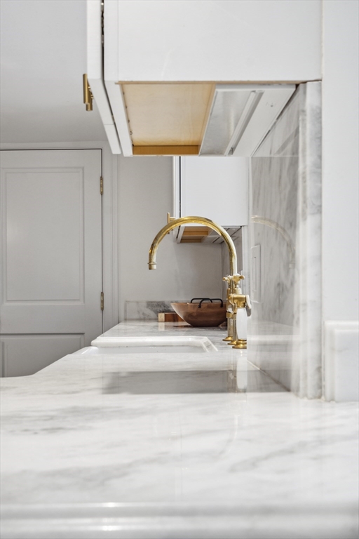 101 Elm St, Marblehead