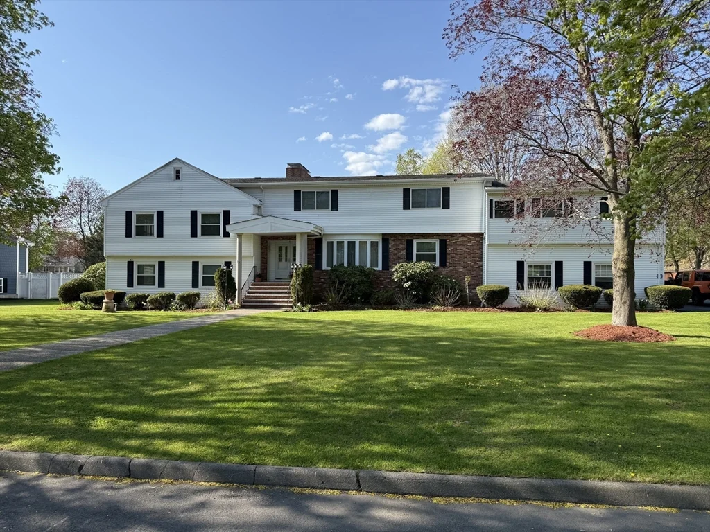 16 Indian Rock Dr, Saugus