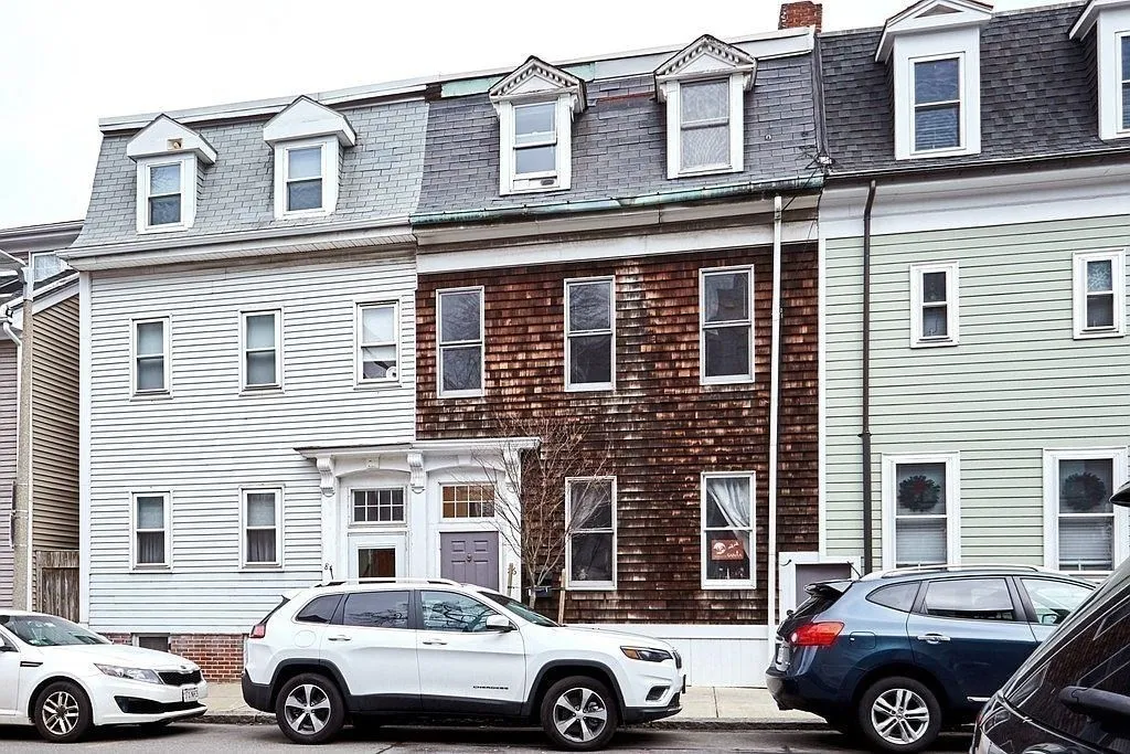 86 W 3rd St, South Boston