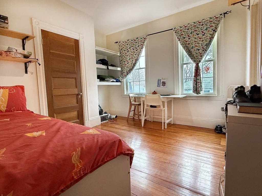 70 Perry St, Coolidge Corner