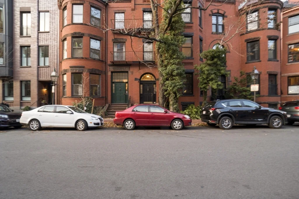 447 Marlborough St, Back Bay