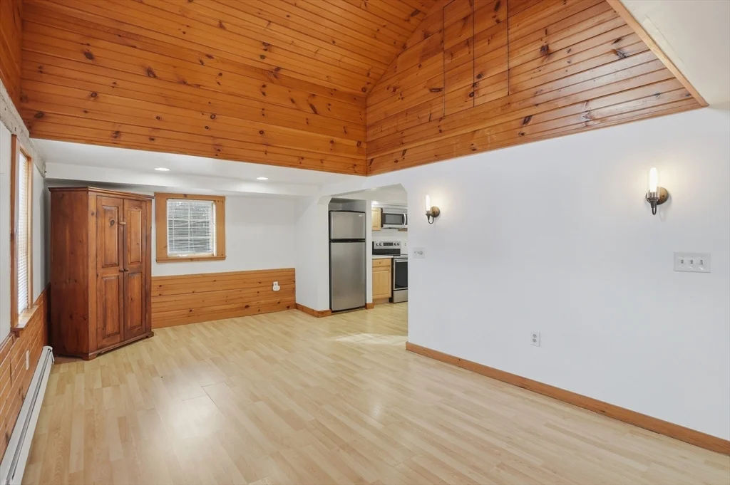 92 Main St, Hopkinton