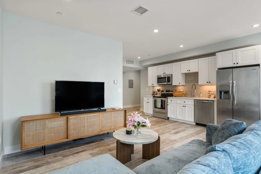 1457 Tremont St, Mission Hill