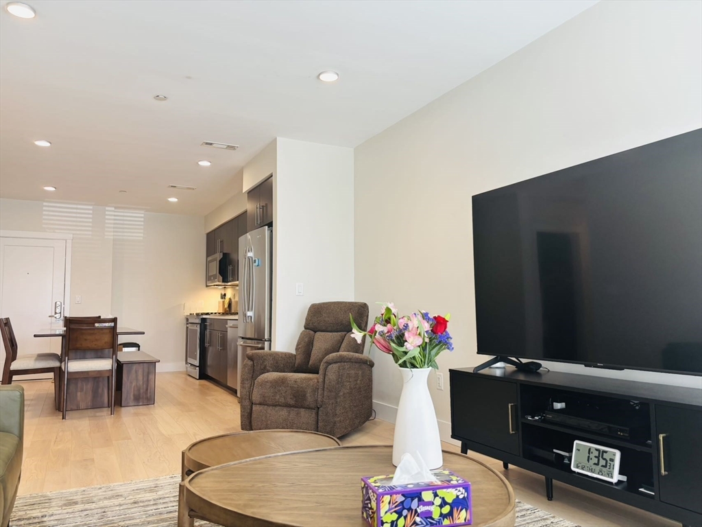 1975 Massachusetts Ave, North Cambridge