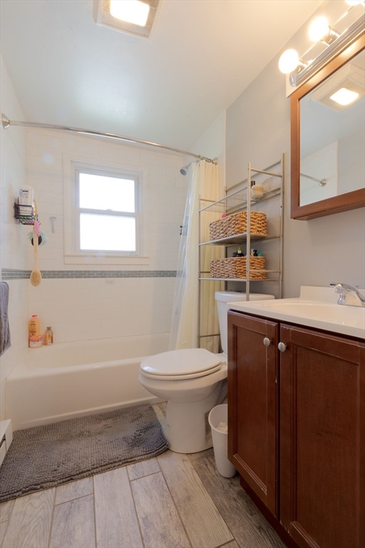 89 Brayton Rd, Oak Square