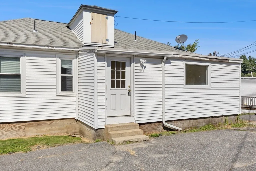 281C King, Northborough