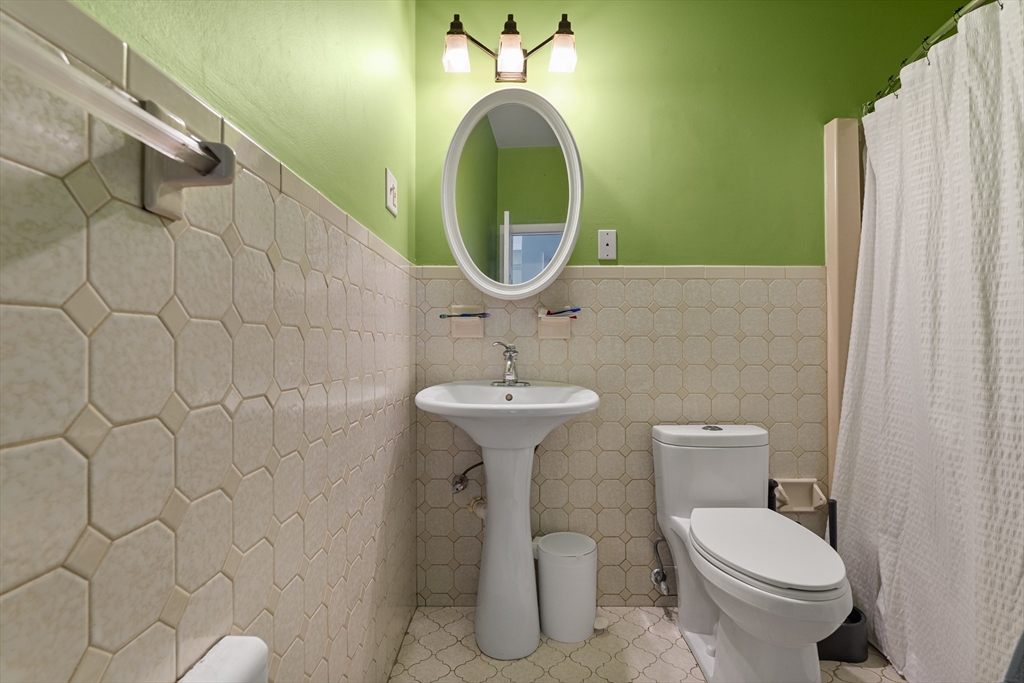 105 W Fourth St, South Boston