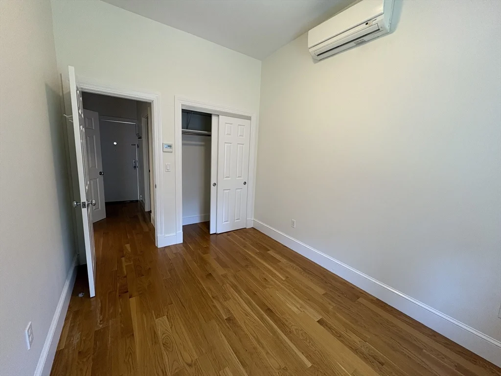 211 Newbury St, Back Bay