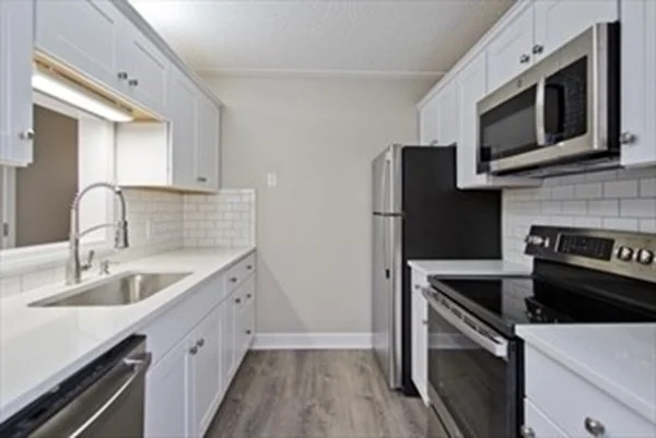 14 Maple Crest Cir, Holyoke