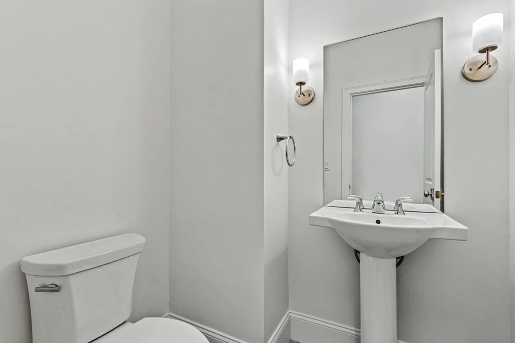 27 Lily Pond Ln, Lexington