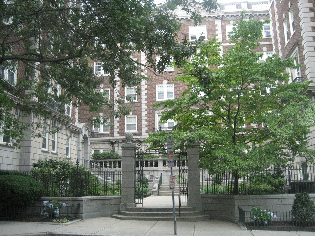 3 Arlington St, Neighborhood Nine