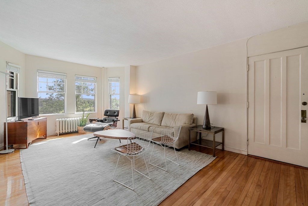 993 Memorial Dr, Harvard Square