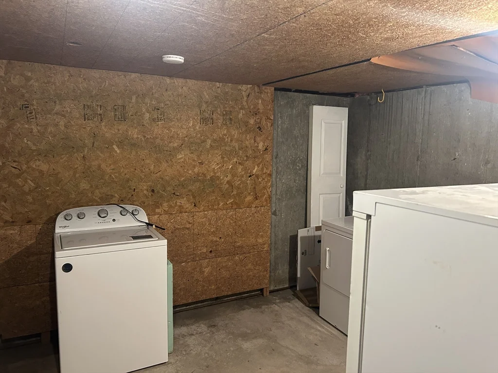 4 Meadowview Ln, Milford