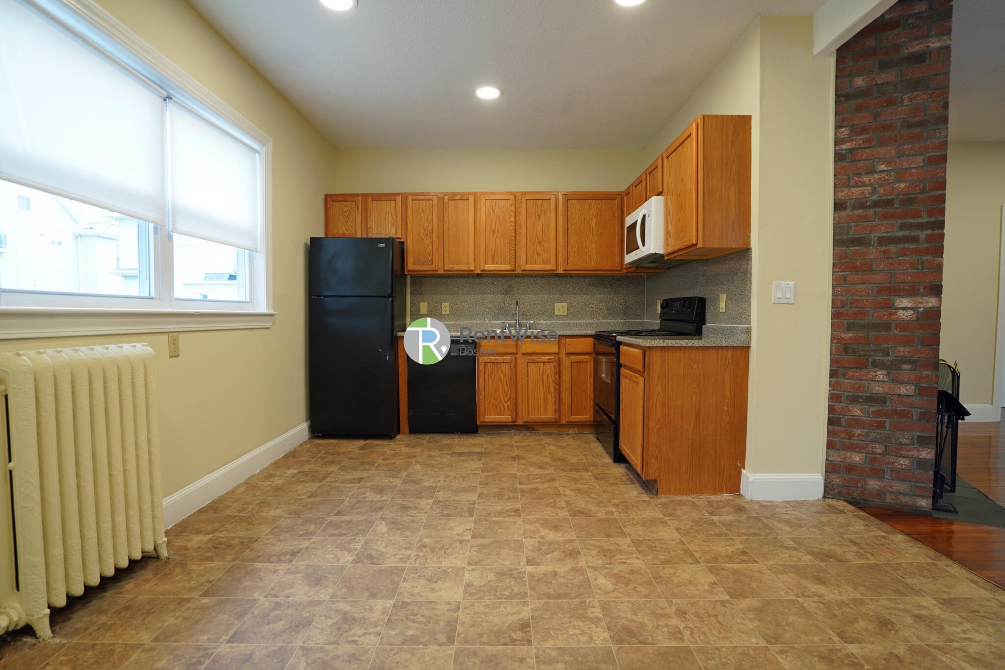 82 Robbins Pl, South Side