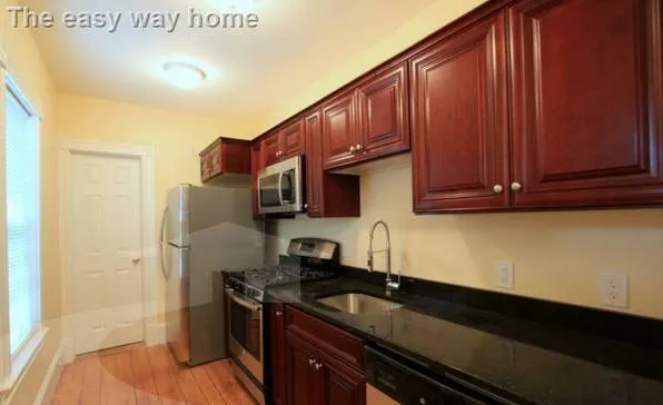 6 White Street Pl, North Cambridge