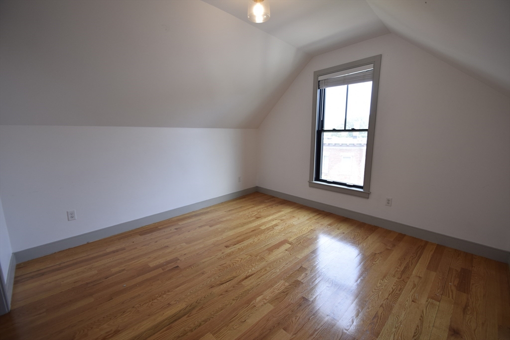 15 Maywood St, Roxbury