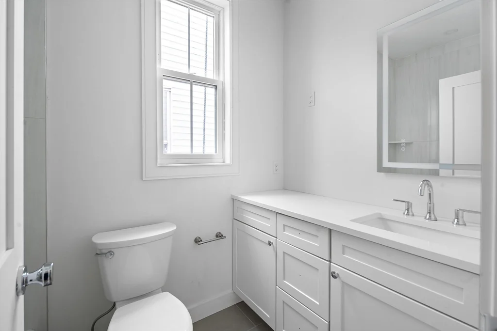 298 Maverick St, East Boston