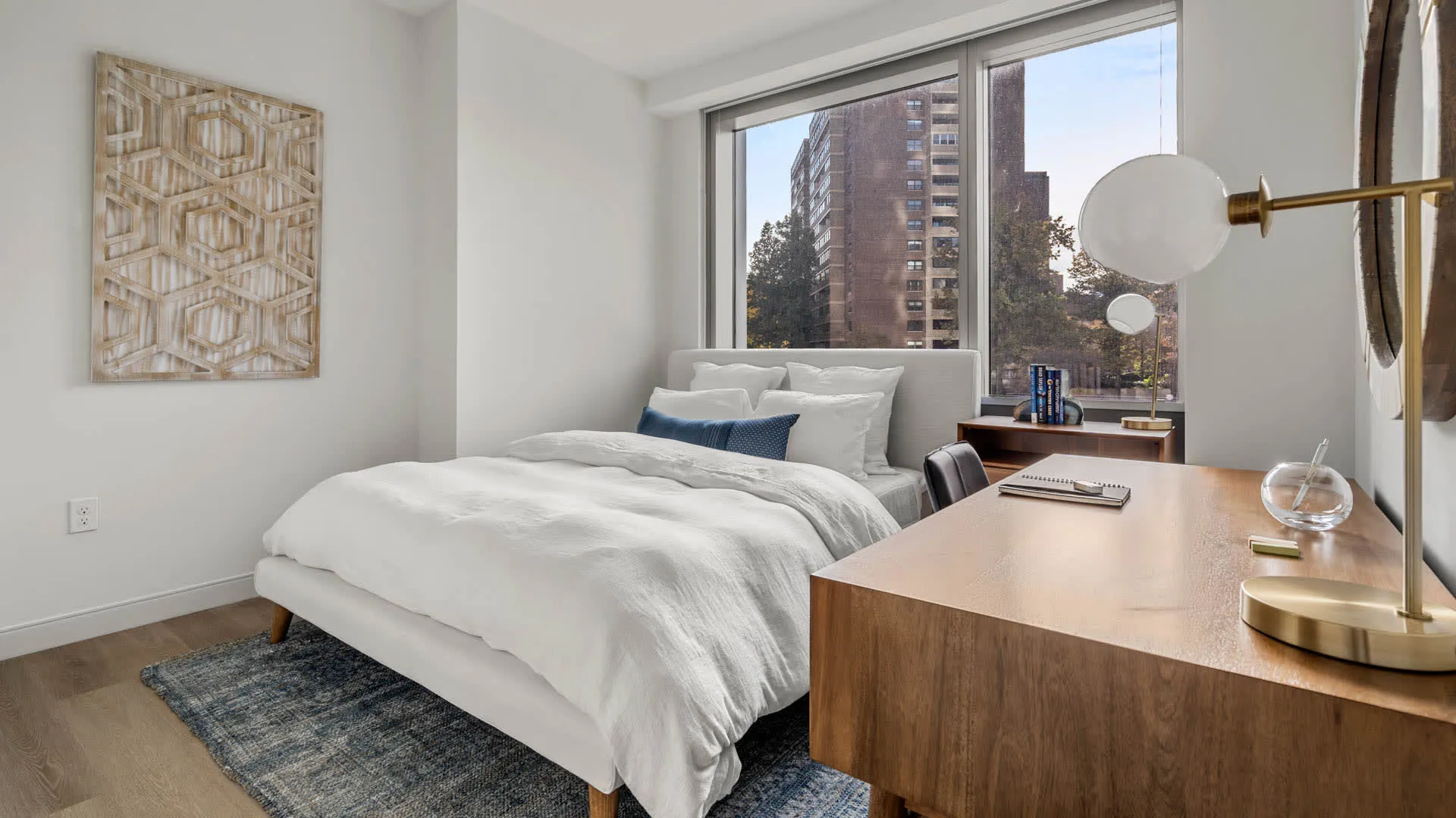 35 Lomasney Way, West End