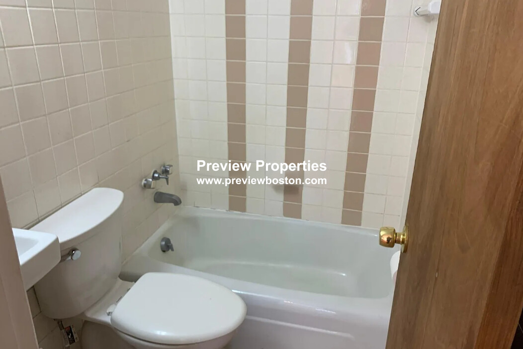 1315 Commonwealth Ave, Allston