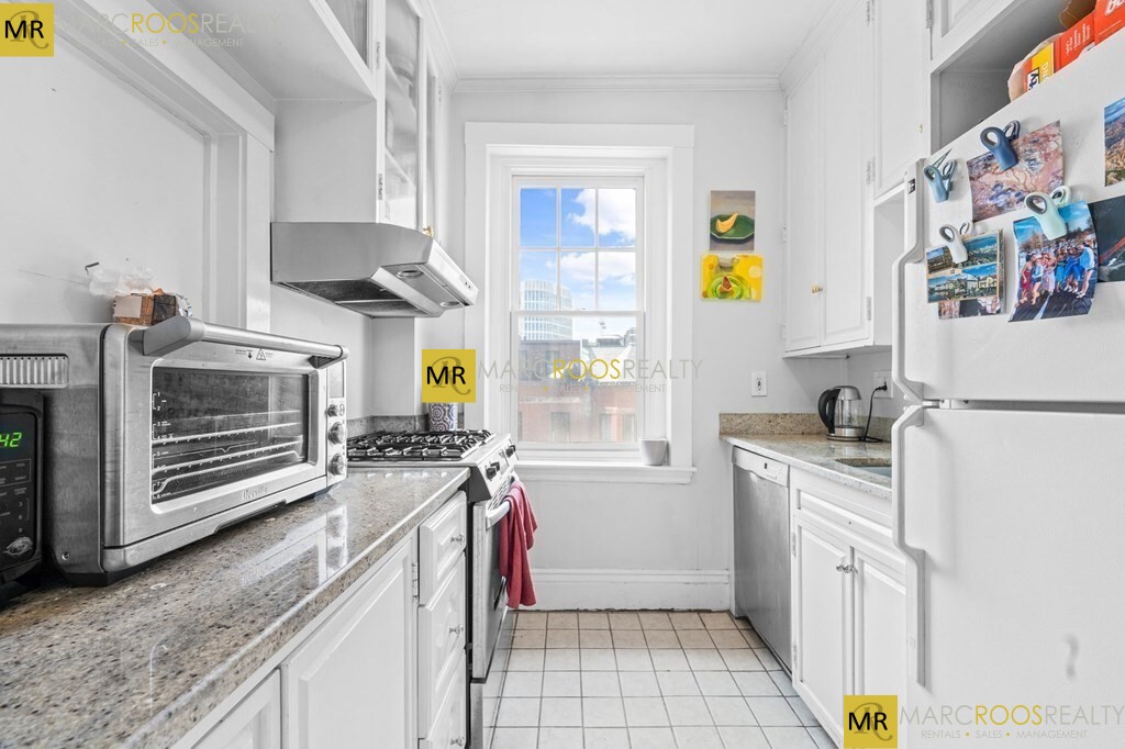 282 Newbury St, Back Bay