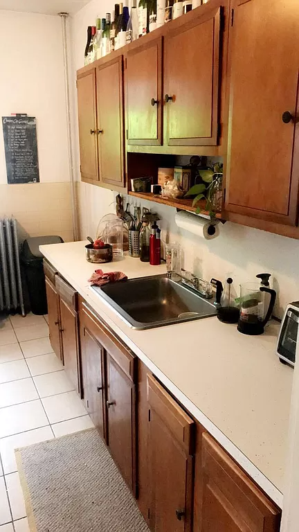 3 bed, 1 bath apartment for rent at 18 Saint Lukes Rd Unit 1, Allston — photo 3 of 3