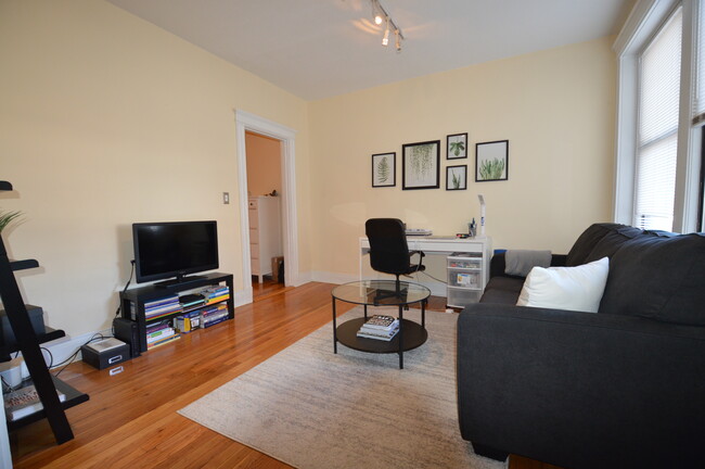 Studio bed, 1 bath apartment for rent at 15 Park Dr Unit 3A, Back Bay — photo 1 of 8