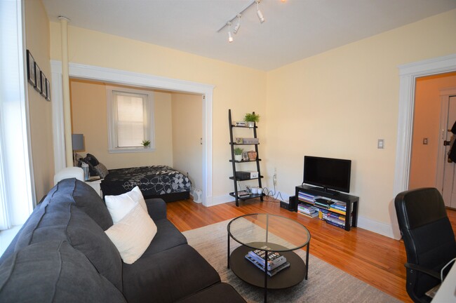 Studio bed, 1 bath apartment for rent at 15 Park Dr Unit 3A, Back Bay — photo 2 of 8