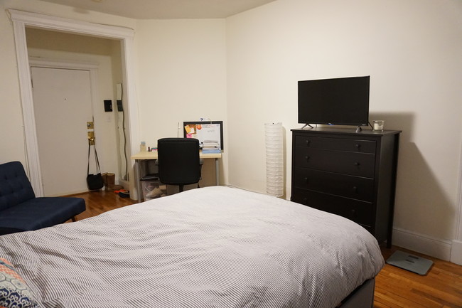 Studio bed, 1 bath apartment for rent at 86 Brainerd Rd Unit 14, Allston — photo 2 of 8