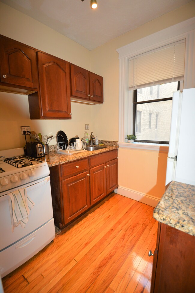 Studio bed, 1 bath apartment for rent at 15 Park Dr Unit 3A, Back Bay — photo 4 of 8