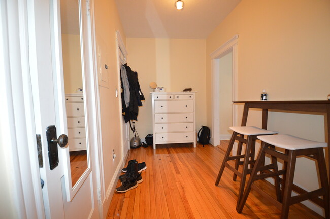 Studio bed, 1 bath apartment for rent at 15 Park Dr Unit 3A, Back Bay — photo 6 of 8